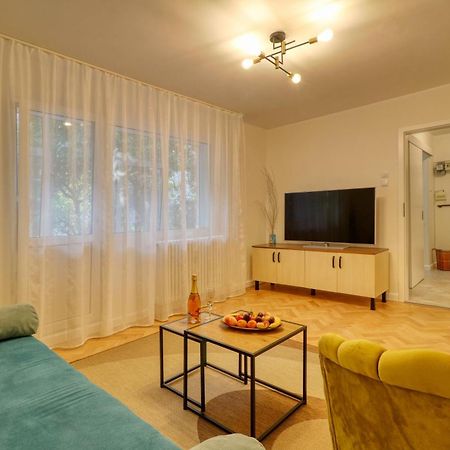 Quito Apartment - Stylish & Quiet บูคาเรสต์ ภายนอก รูปภาพ
