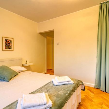 Quito Apartment - Stylish & Quiet บูคาเรสต์ ภายนอก รูปภาพ