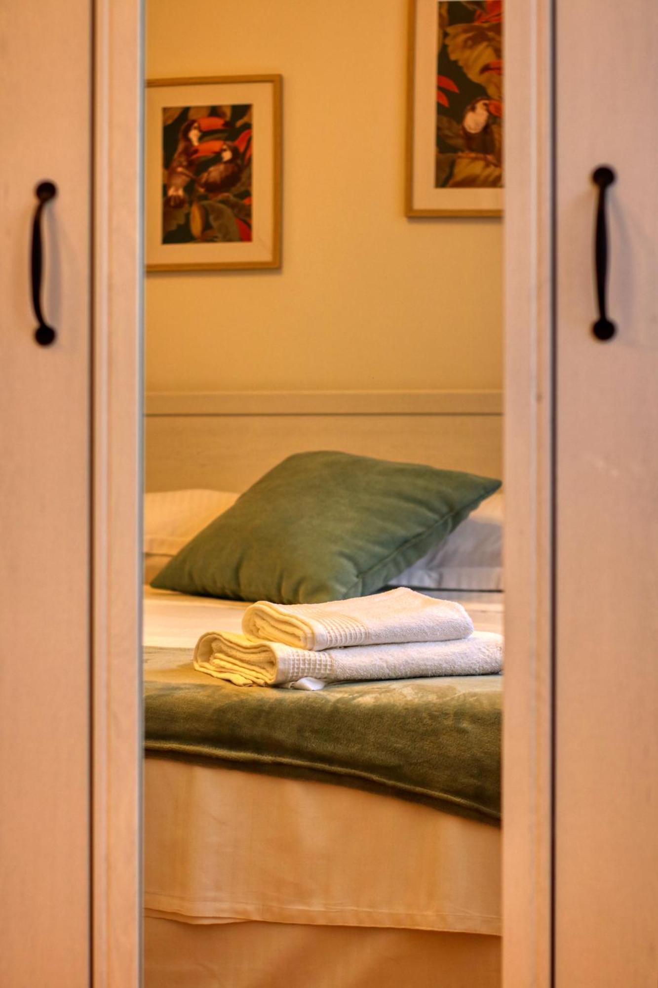 Quito Apartment - Stylish & Quiet บูคาเรสต์ ภายนอก รูปภาพ