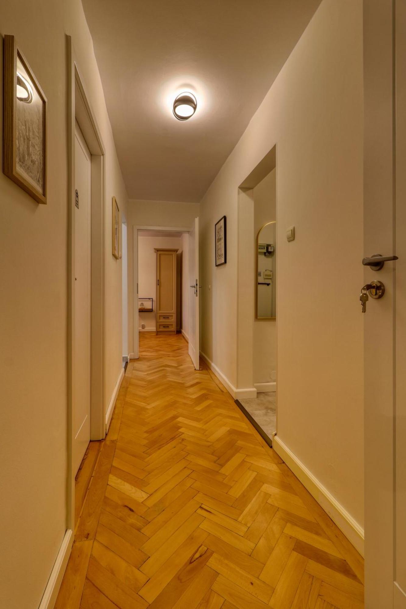 Quito Apartment - Stylish & Quiet บูคาเรสต์ ภายนอก รูปภาพ