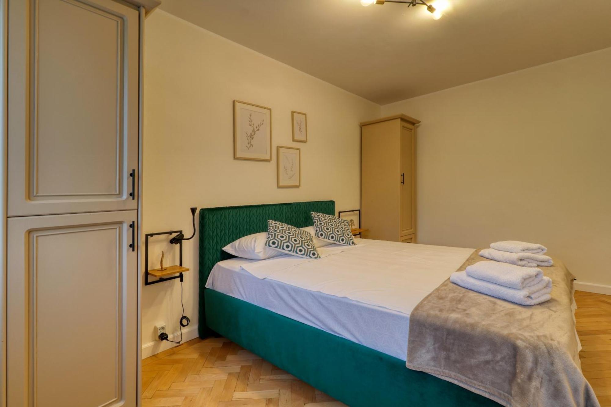 Quito Apartment - Stylish & Quiet บูคาเรสต์ ภายนอก รูปภาพ