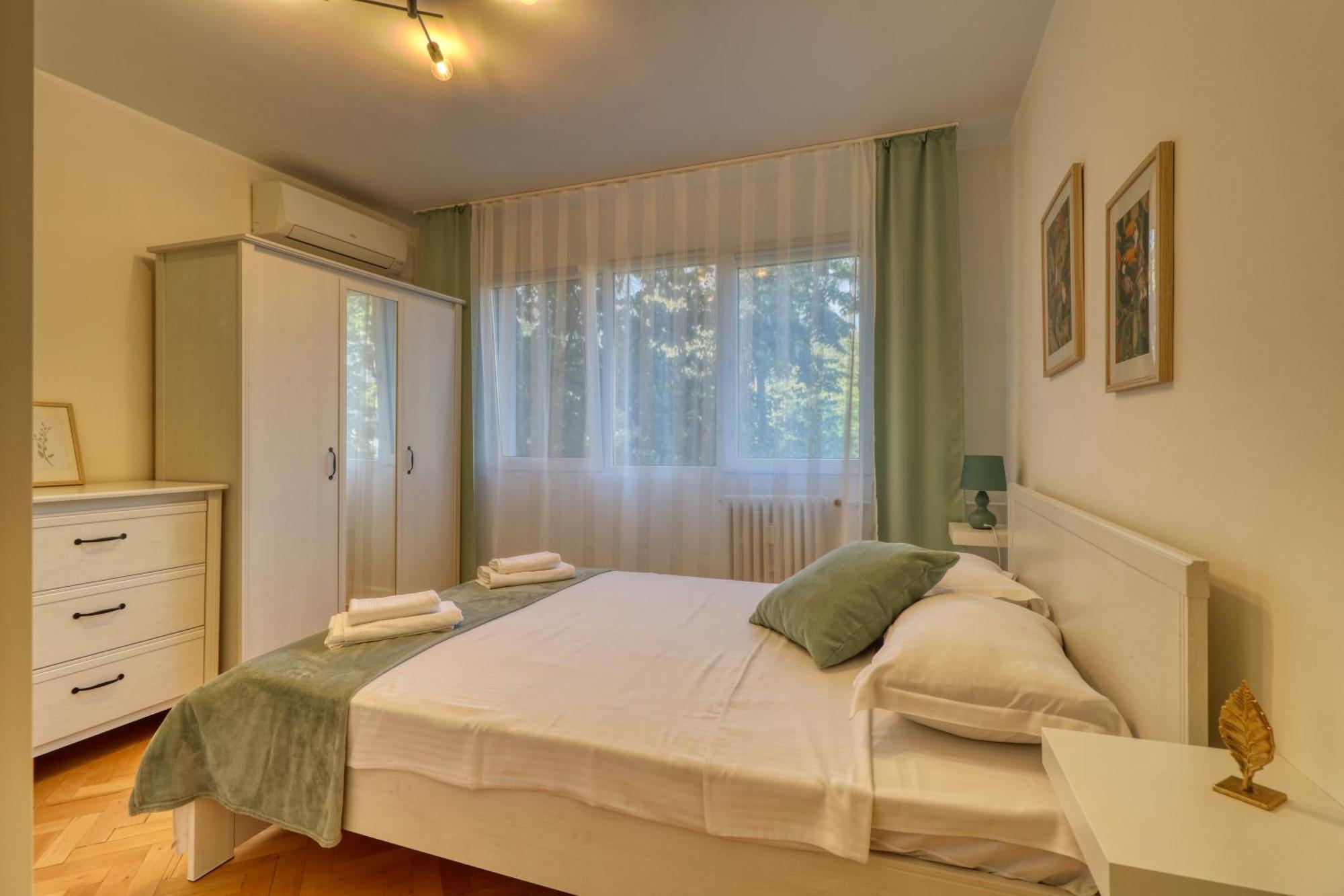 Quito Apartment - Stylish & Quiet บูคาเรสต์ ภายนอก รูปภาพ